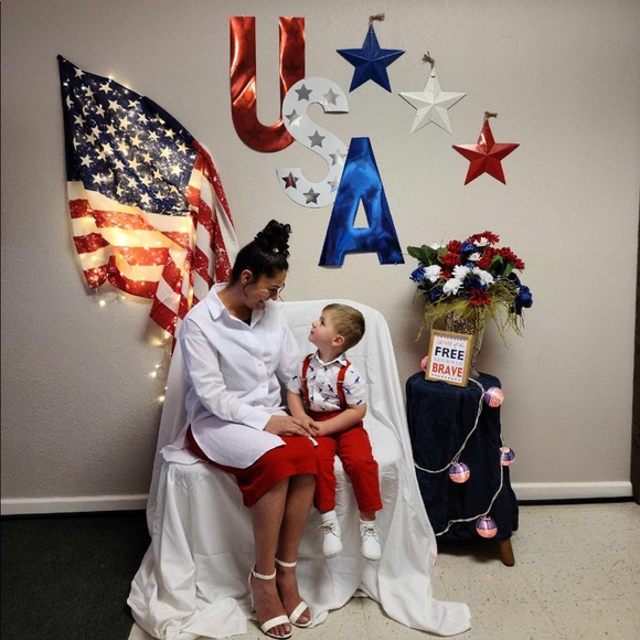 Meet your Posher, Naomi - Picture 2 of 3